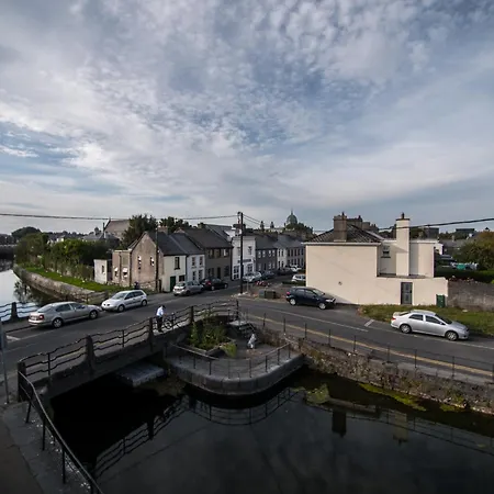 Apart-hotel Donegan Court