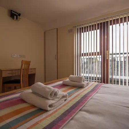 Donegan Court Апарт-отель 3*