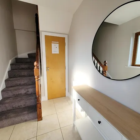 Donegan Court Апарт-отель